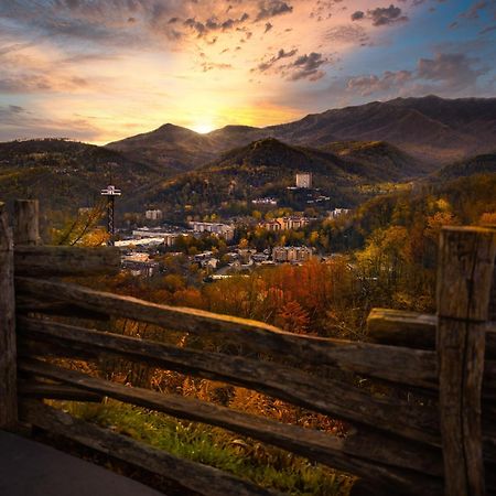 A Higher Calling, 1089 Of Free Area Attraction Tickets For Each Paid Day, Dollywood And More! Pigeon Forge Bagian luar foto