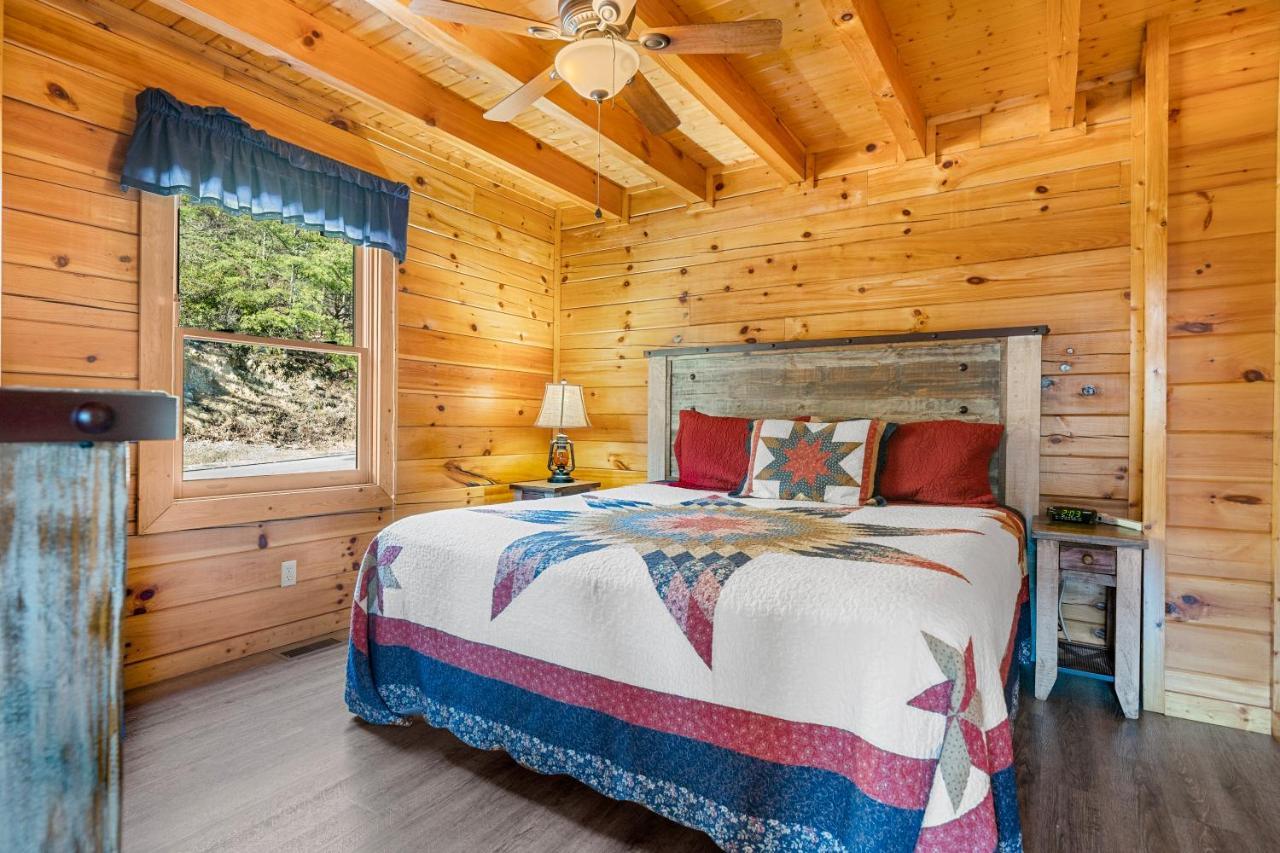 A Higher Calling, 1089 Of Free Area Attraction Tickets For Each Paid Day, Dollywood And More! Pigeon Forge Bagian luar foto